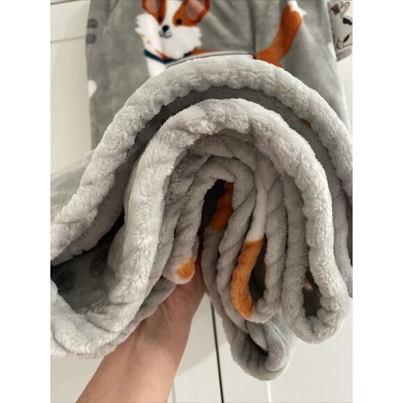 CORGI Dog Large Print 60x70 Oversized Throw Blanket Pickle & Dot Paw Prints NEW - Picture 4 of 6